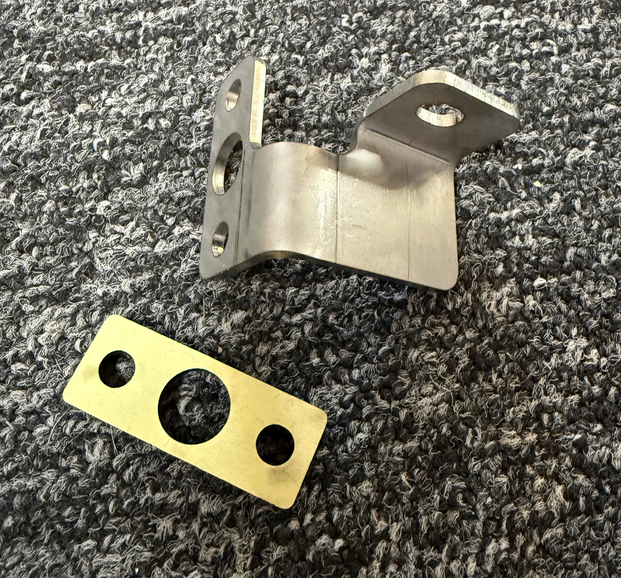 Ford Sierra Sapphire Cosworth 2wd YB Fuel Pressure Regulator Bracket & Gasket