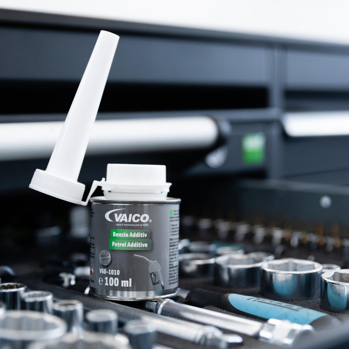 UNIVERSAL Fuel Additive - VAICO V60-1010