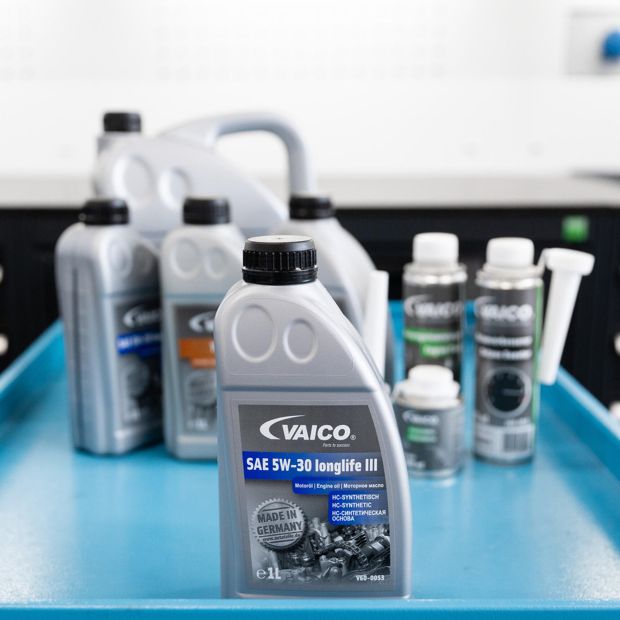 UNIVERSAL Engine Oil  - VAICO V60-0053