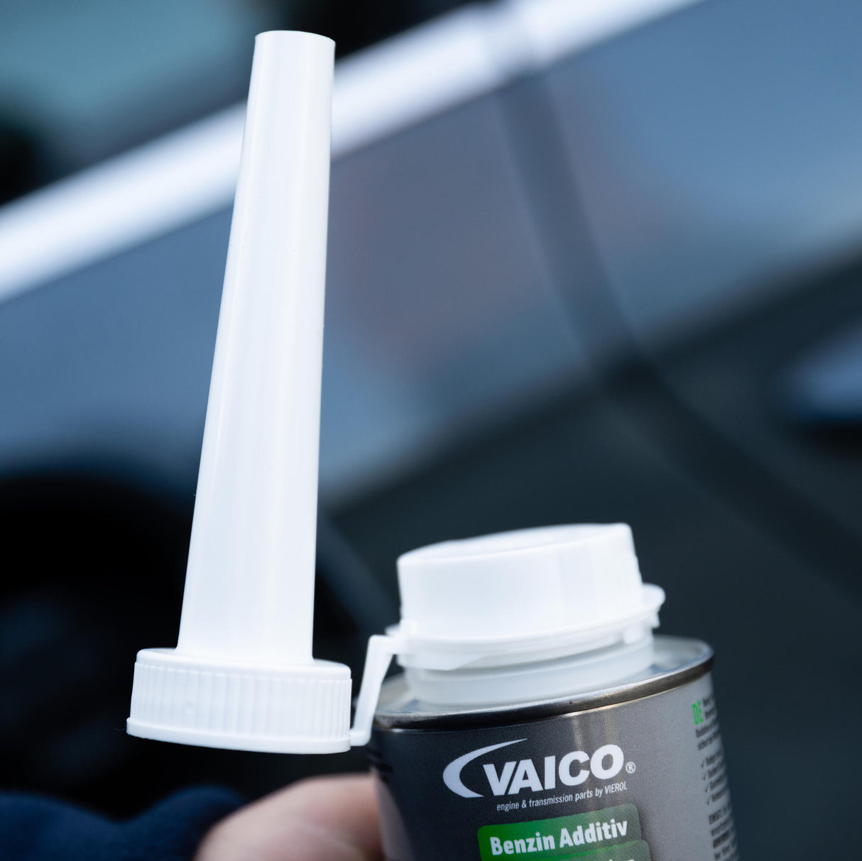 UNIVERSAL Fuel Additive  - VAICO V60-1010