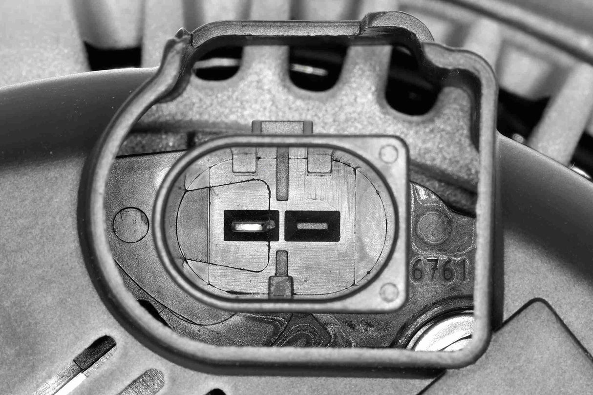Alternator - V10-13-90392