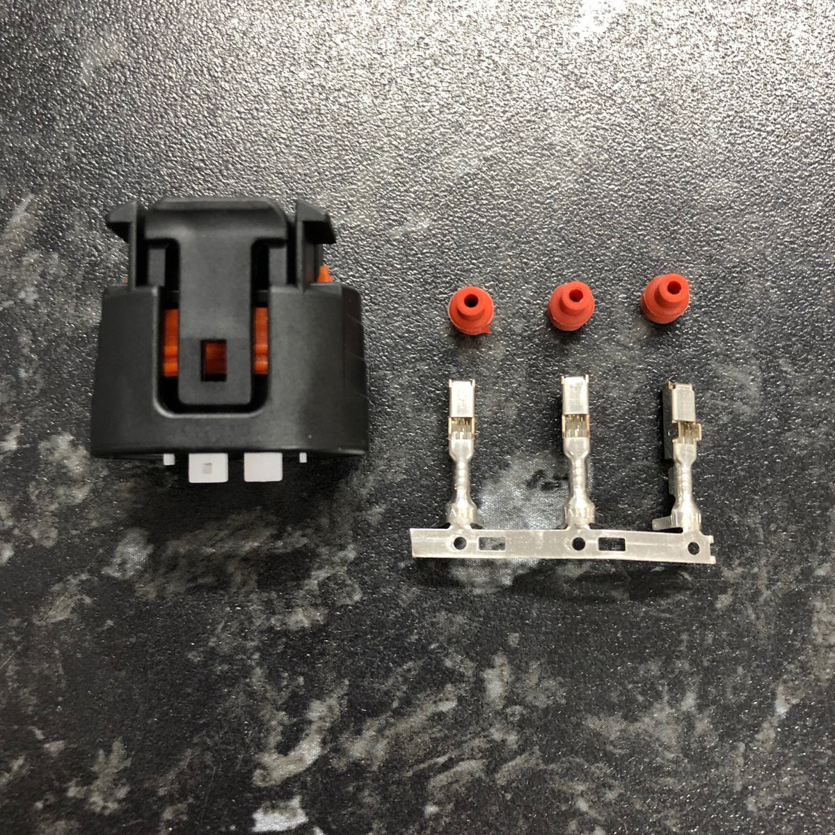 Toyota 90980-11349 Oval Alternator Plug Connector 3 Way - LX18 - Disty Ltd